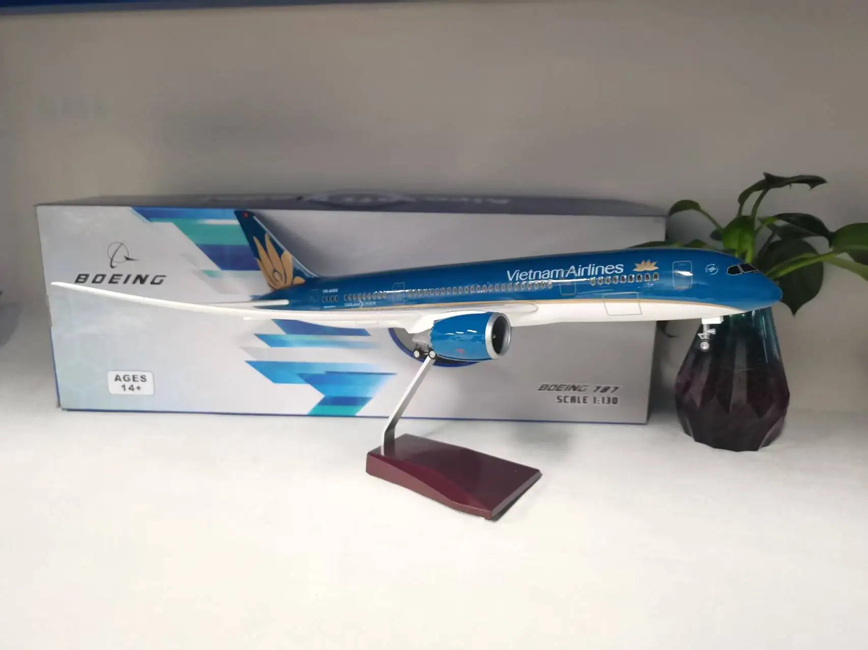 1/130 Aircraft Toy Models B787 Vietnam Airlines 47cm Model Planes Boy Toys With Light Wheeled Landing Gear For Collected Gift