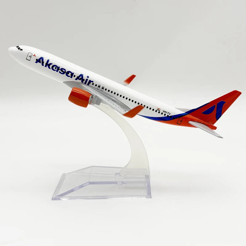 16cm Airplane Model B737 Akasa Airways Metal Diecast Aircraft 1/400 Scale Planes With Stand For Boys Hobby Collectible Miniature