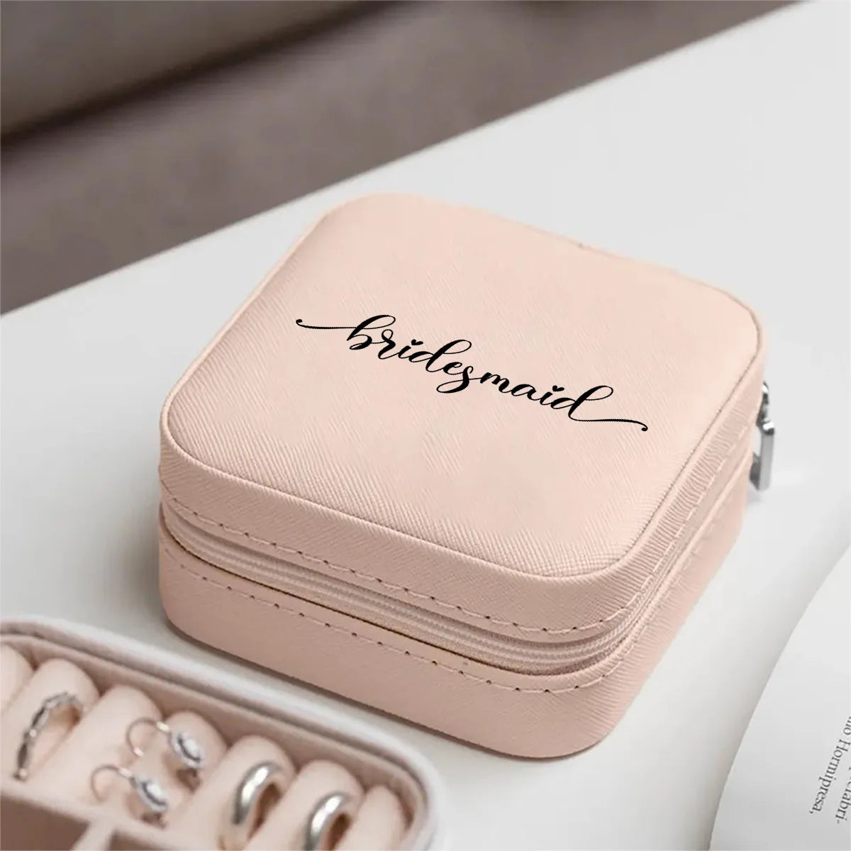 Personalized pink PU leather jewelry box, pearl box, portable women's travel earrings, necklace storage, wedding gift