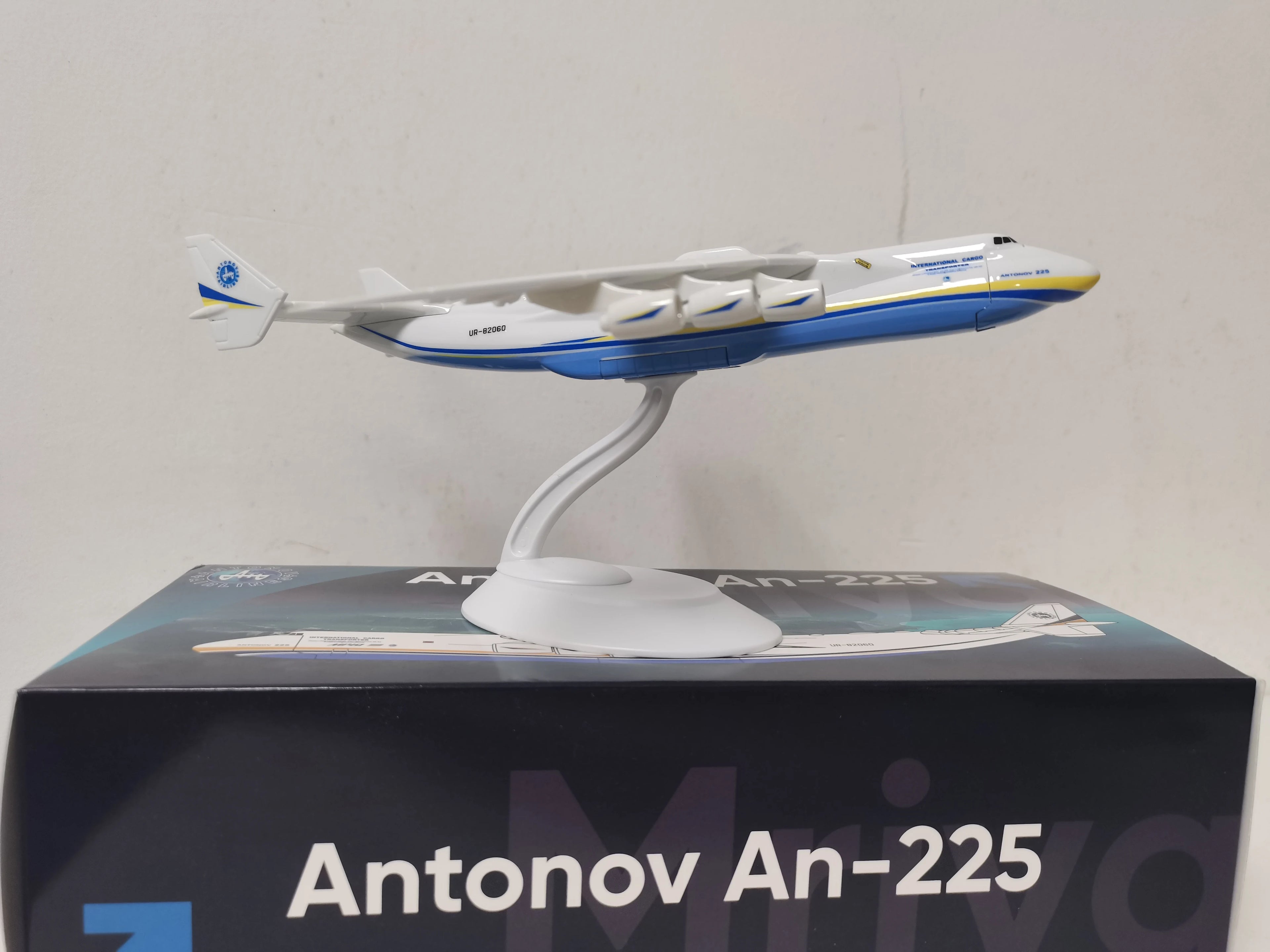 scale aircraft 21cm An-225 "Mriya" Transport Plane resin Aircraft toy Replica Model Antonov An225 Plane With Base Aviation Airpl