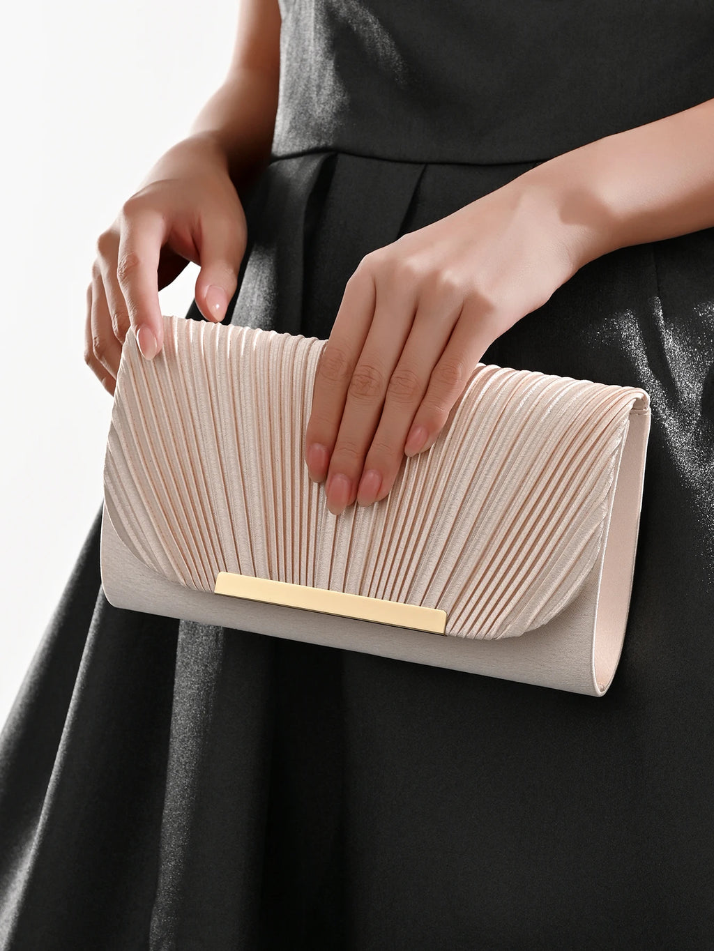 Women's Dinner Bag New Small Square Bag Chain Dinner Bag Pleat design, suitable for parties, weddings, proms, banquets
