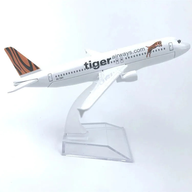 Toy 16CM A320 Series Aircraft Model Diecast Alloy Airplane ﻿320 1/400 Scale With Plane Base Adult Children Gift