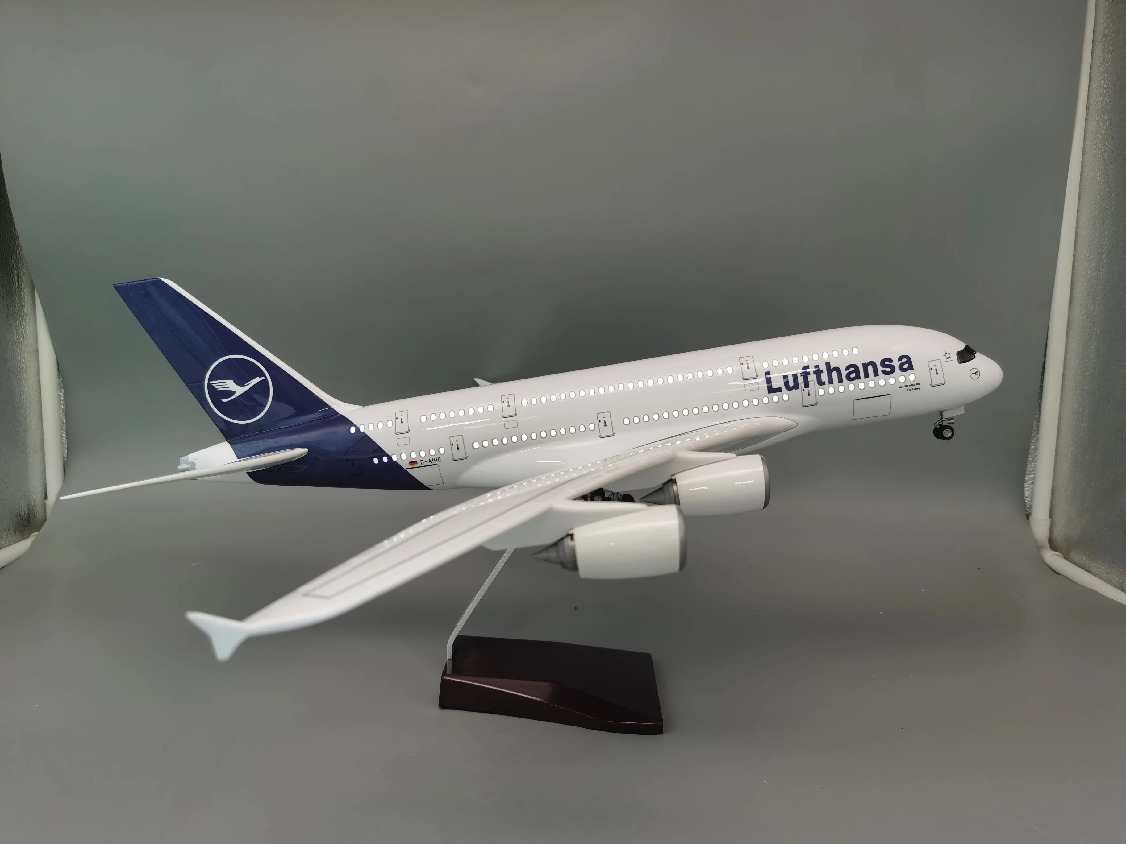 New Lufthansa Model Plane adults fun A380 Toy Airplane Diecast Model 1/160 Scale Aircraft Children Toys Games Aeroplane Resin