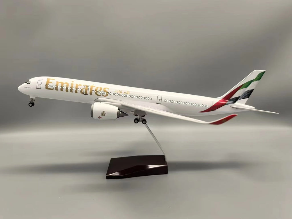 Airbus A350 Emirates 47cm 1:142 Model Aircraft Toy Airbus Led Light Diecasting Machine Collected For Aviation Souvenir Plane Toy