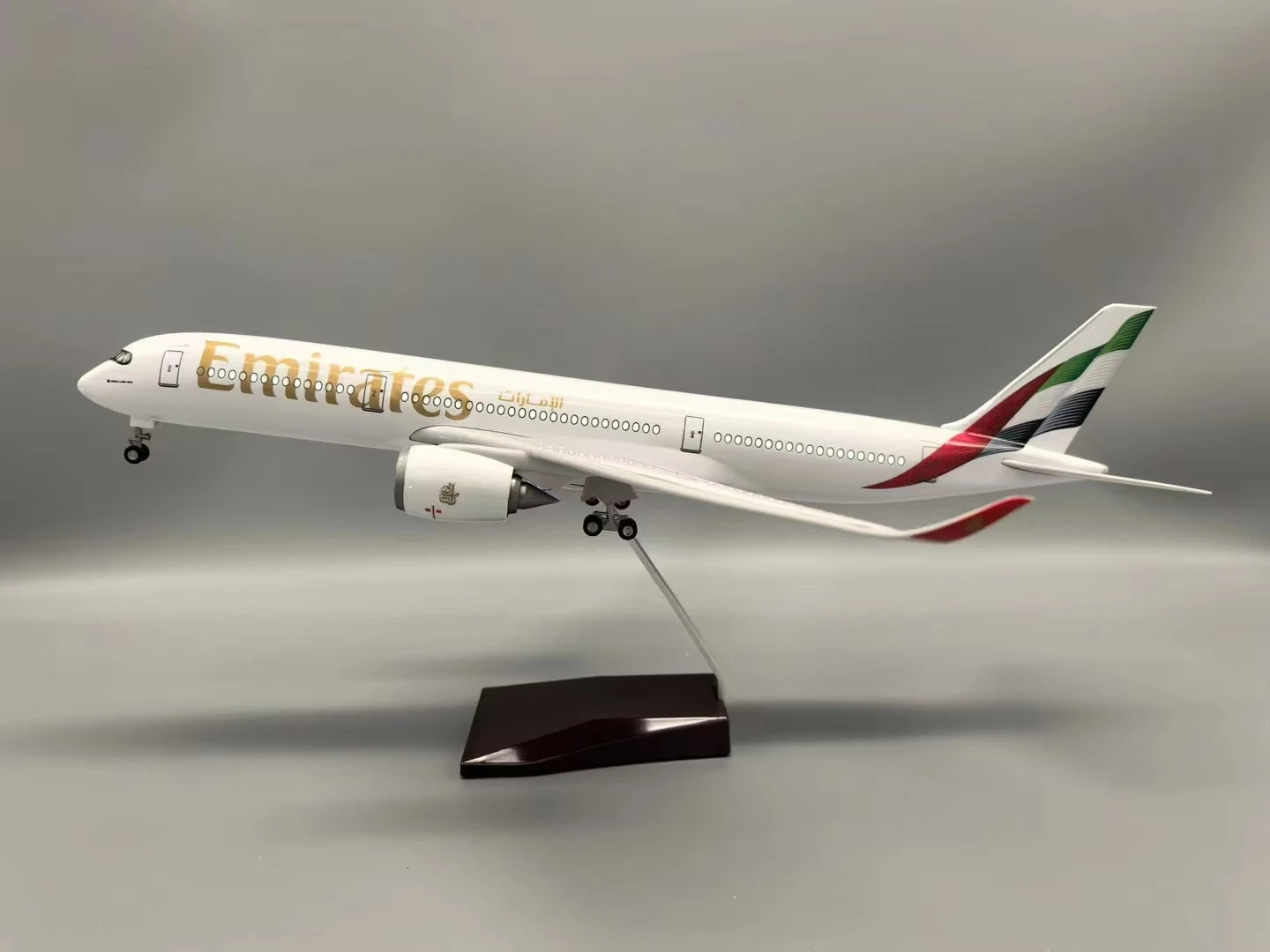 Airbus A350 Emirates 47cm 1:142 Model Aircraft Toy Airbus Led Light Diecasting Machine Collected For Aviation Souvenir Plane Toy