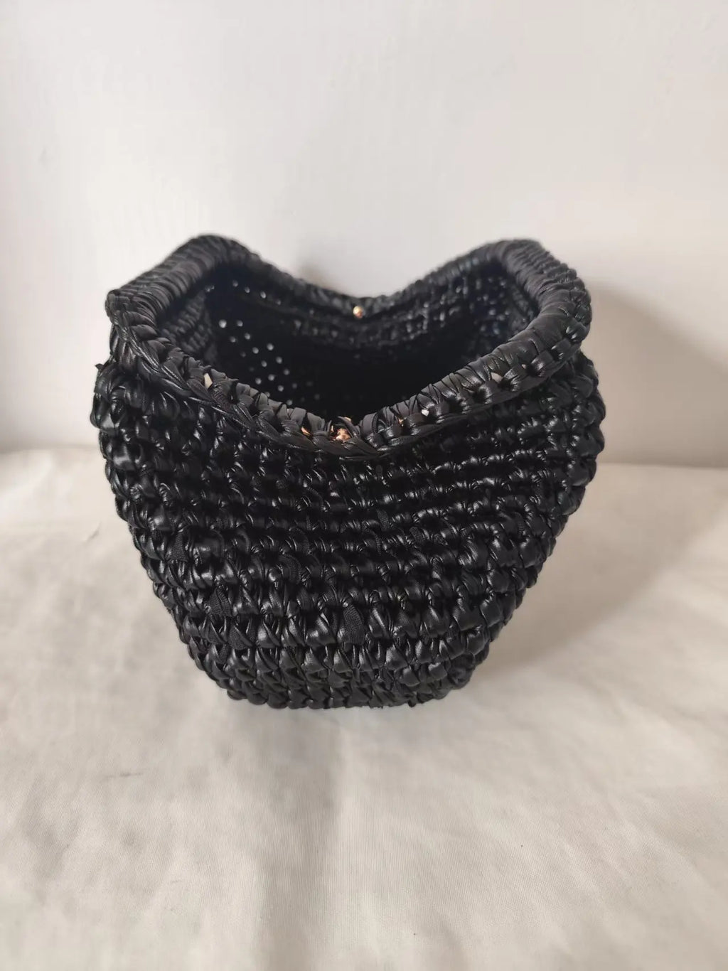 Yiwu Yingzi Premium Glossy Leather Hand-Crocheted Bag, Elegant Versatile Black Woven Clutch Bag, Commuter Underarm Bag