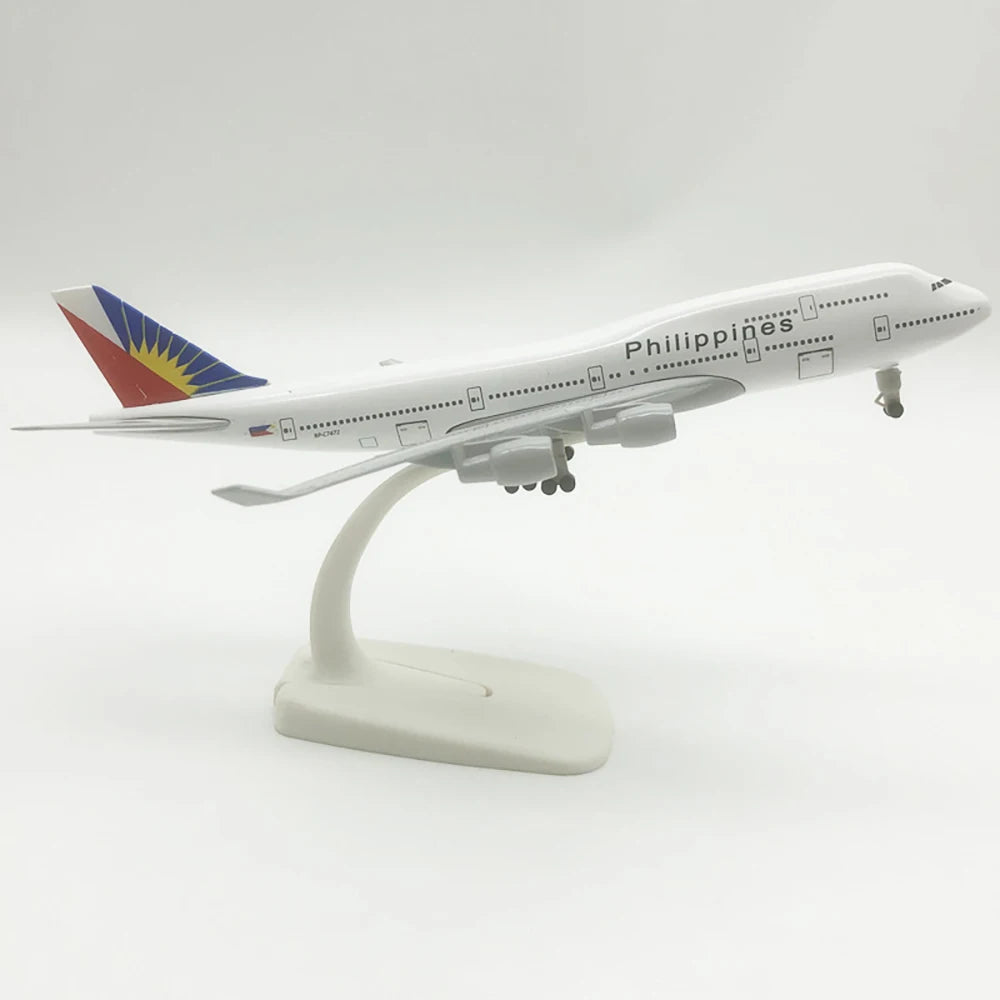 19cm Philippine Airlines Aircraft Model Boeing 777 with Landing Gear B777 B747 Airplane Children Kids Gift for Collection