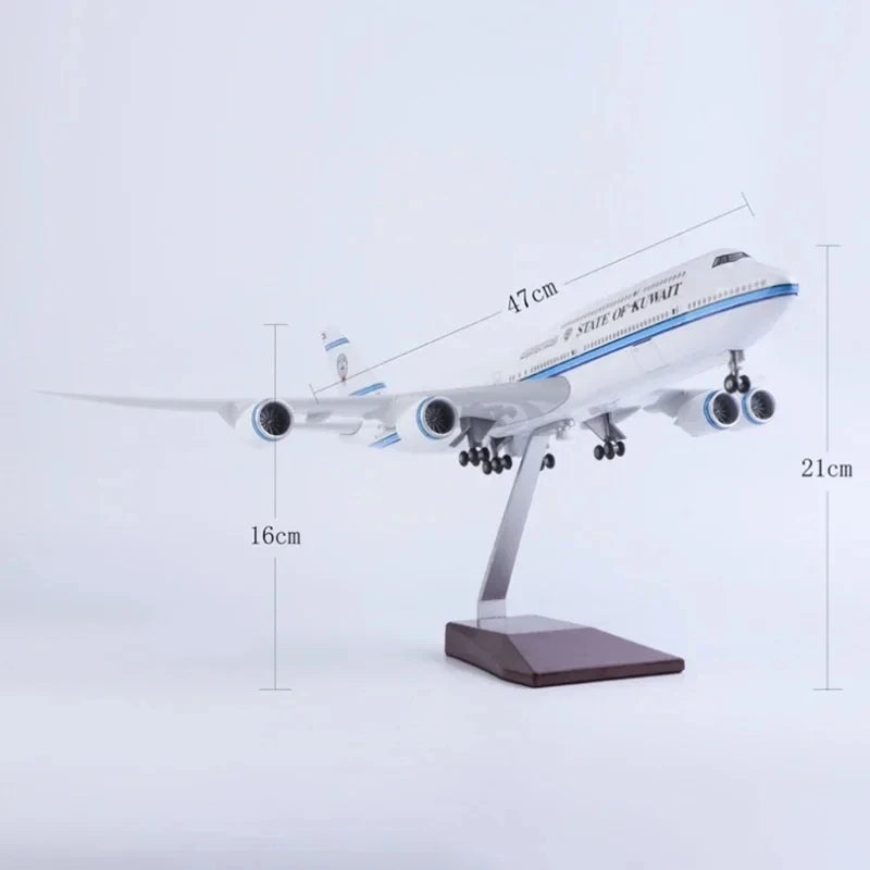 1/150 Scale Aircraft Model Kuwait Airways B747-8 Resin Airplane with Landing Gear Wheels Light(Touch or Sound Control)