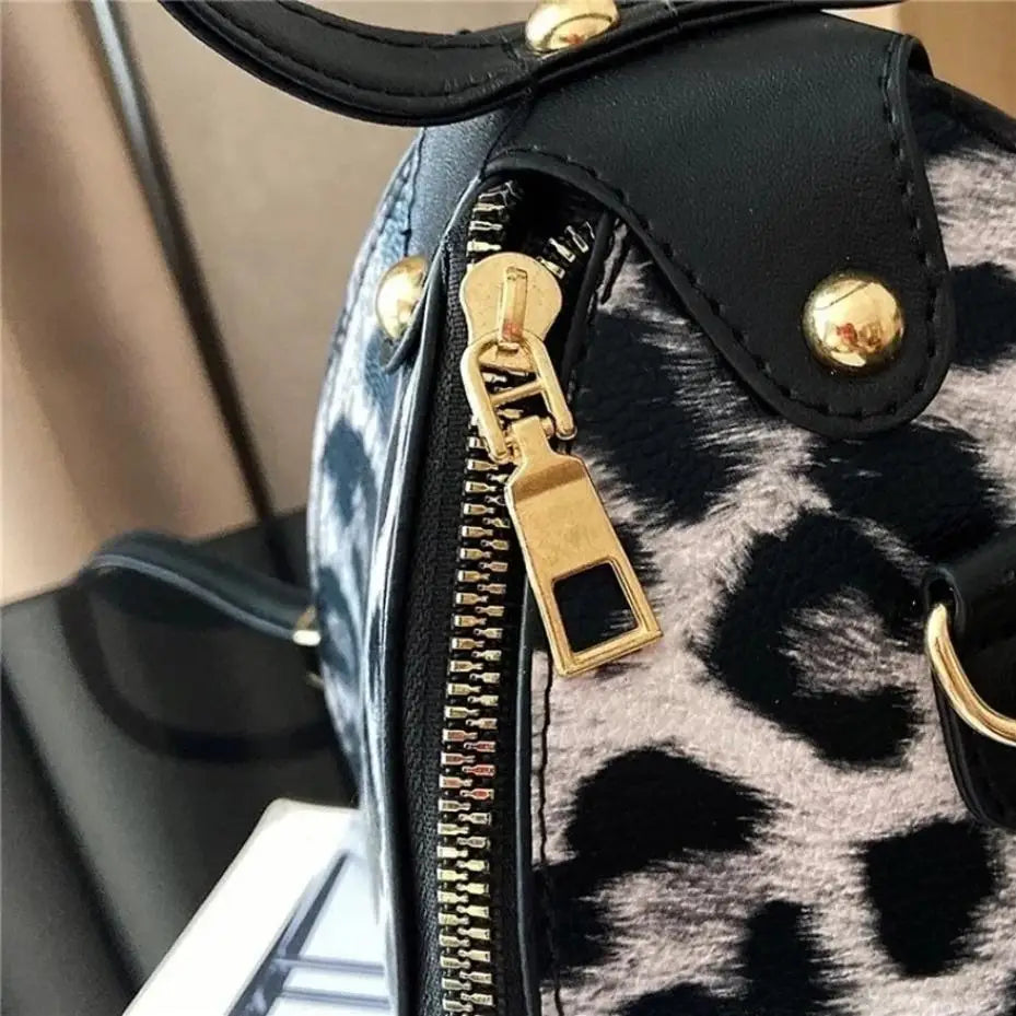 1 Pcs Korean Women's One Shoulder Handbag Various Styles Cute Wallet Purse Wave Portable Triangle Bag Korean Fashion Girl Bag
