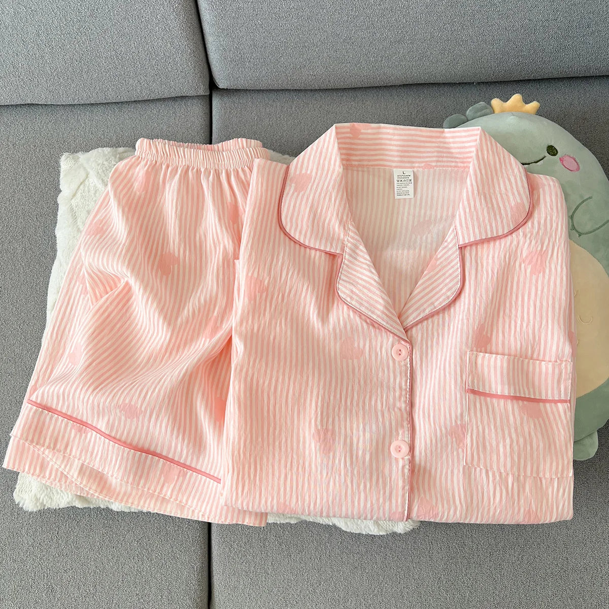 Women's Summer Pajamas, Thin Striped Heart-Shaped Pattern Short-Sleeved Shorts, Sweet and Cute, Can Be Worn Outside in Summer, Two-Piece Home Wear Set