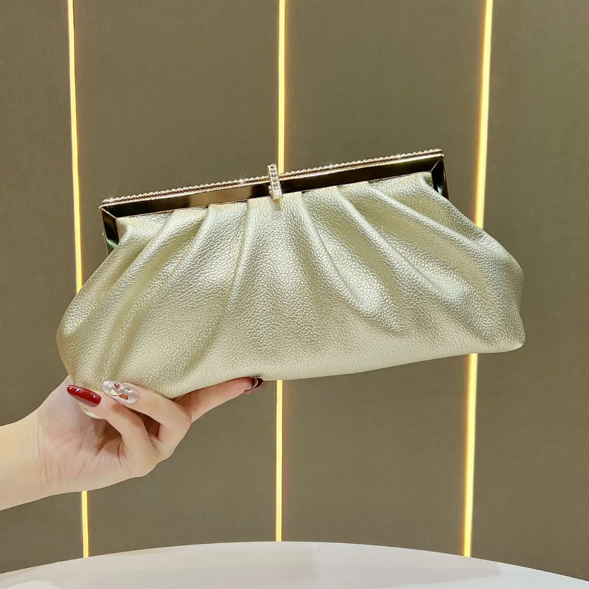 New clutch Celebrity diamond-encrusted dinner  Fashion versatile messenger  Women's bag Elegant women's handbag