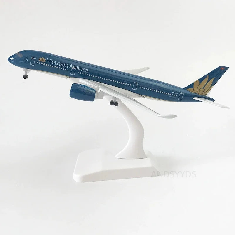 20CM 8inch Collectible Aircraft A330 Beluga Diecast Alloy Airlines A380 A350 330 Antonov An 225 Model Plane for Collection Gift