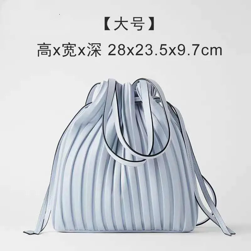 Women Bag Pleated Bucket Bags 2026 New Simple and Fashionable One Shoulder Messenger Pack Bundle Handbag Women Crossbody Package