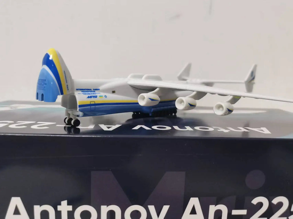 scale aircraft 21cm An-225 "Mriya" Transport Plane resin Aircraft toy Replica Model Antonov An225 Plane With Base Aviation Airpl