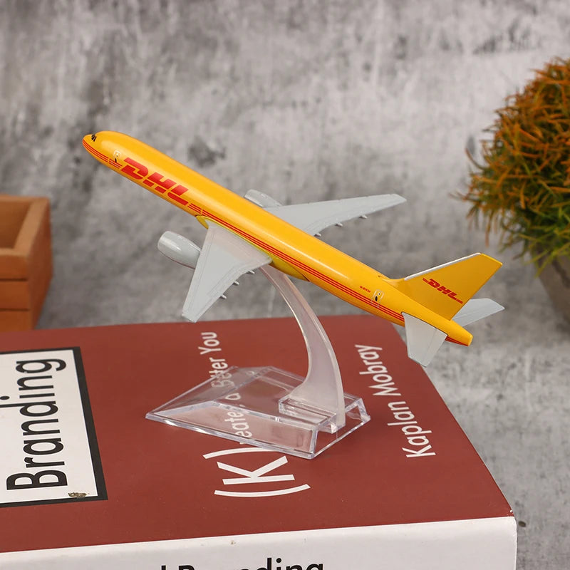 16CM Scale 1:400 Metal Airplane Replica DHL Alloy Airplane Model Yellow Freight Machine Diecast Aircraft Aviation Collectibles