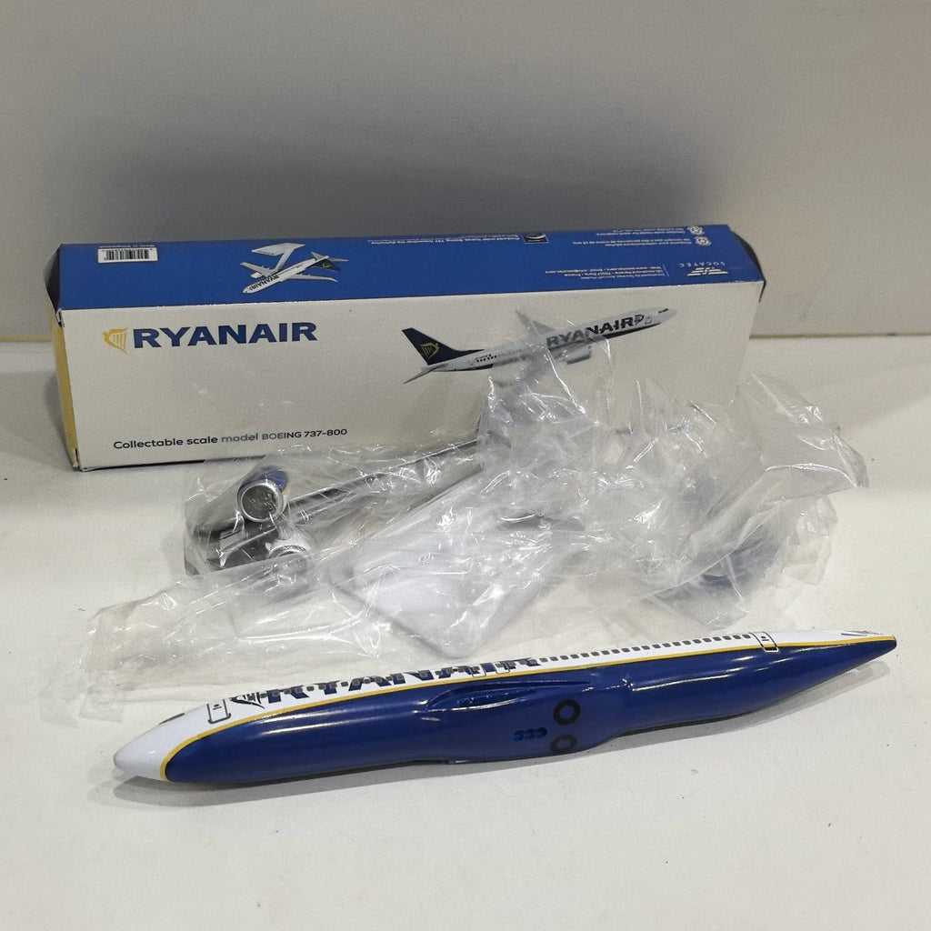 1: 200 Scale Ryanair BOEING 737-800 Boeing 12 Assembled Plastic Aircraft Model