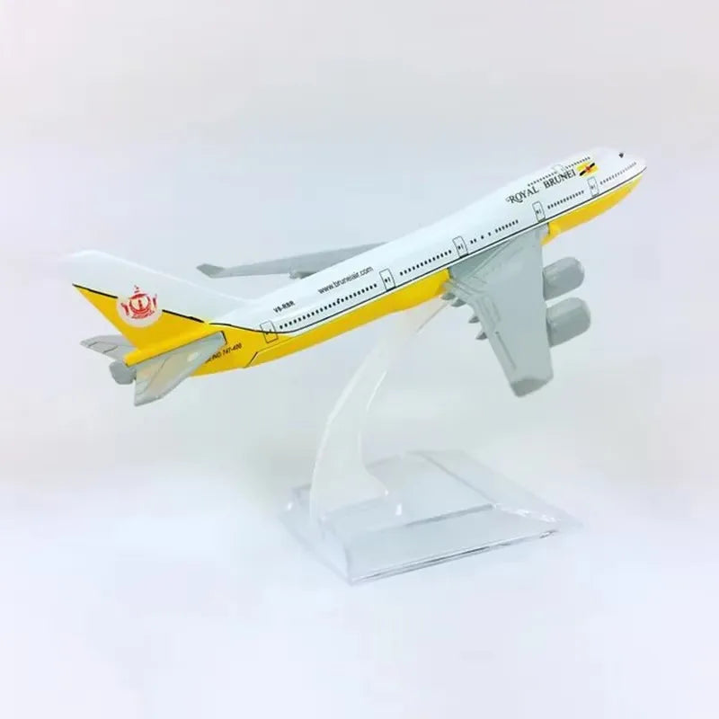 16CM 1:400 Scale 747 Alloy Metal Aircraft Model Royal Brunei Airlines B747 With Aircraft Stand Collectible Gift Display Model
