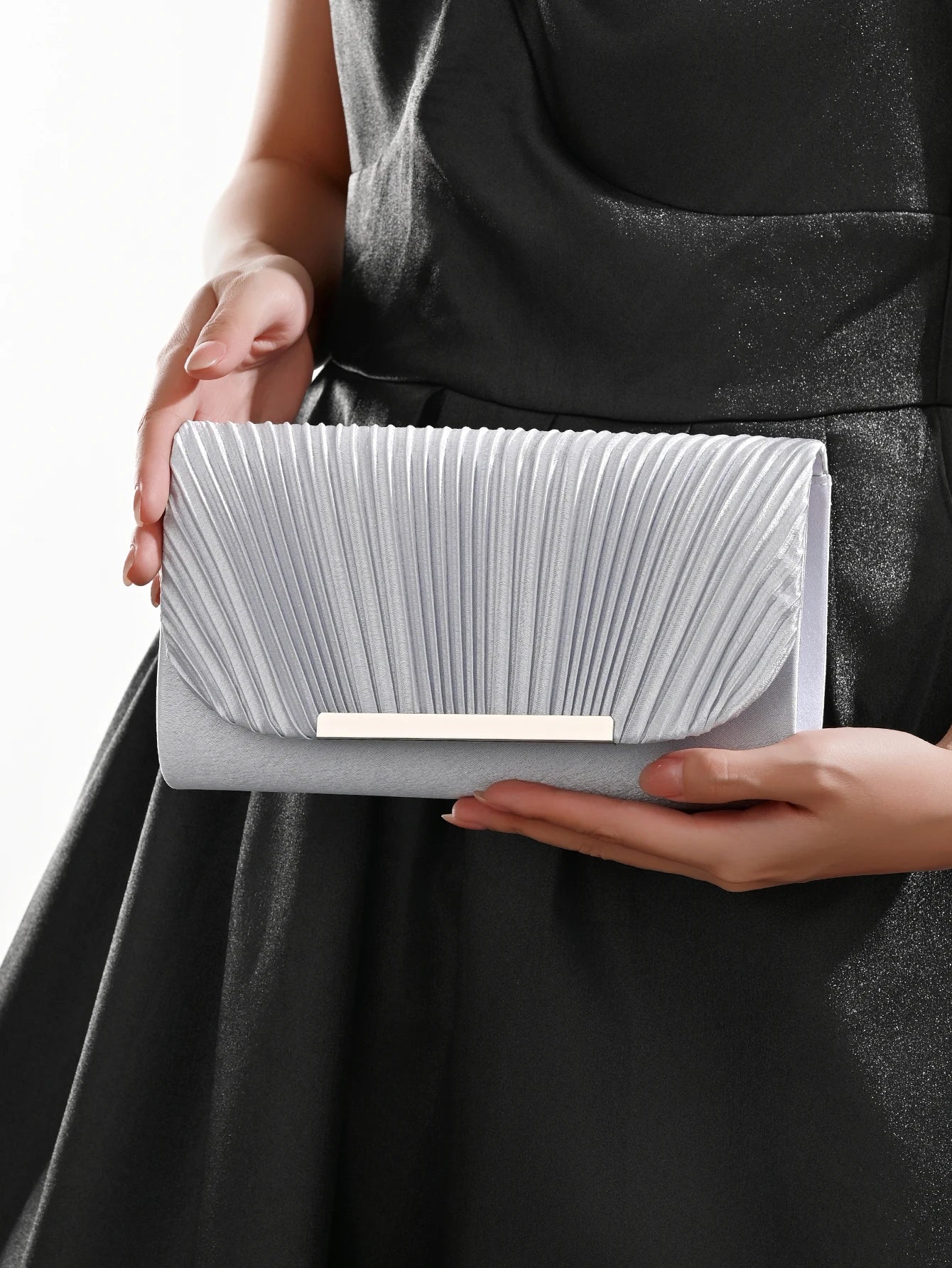 Women's Dinner Bag New Small Square Bag Chain Dinner Bag Pleat design, suitable for parties, weddings, proms, banquets
