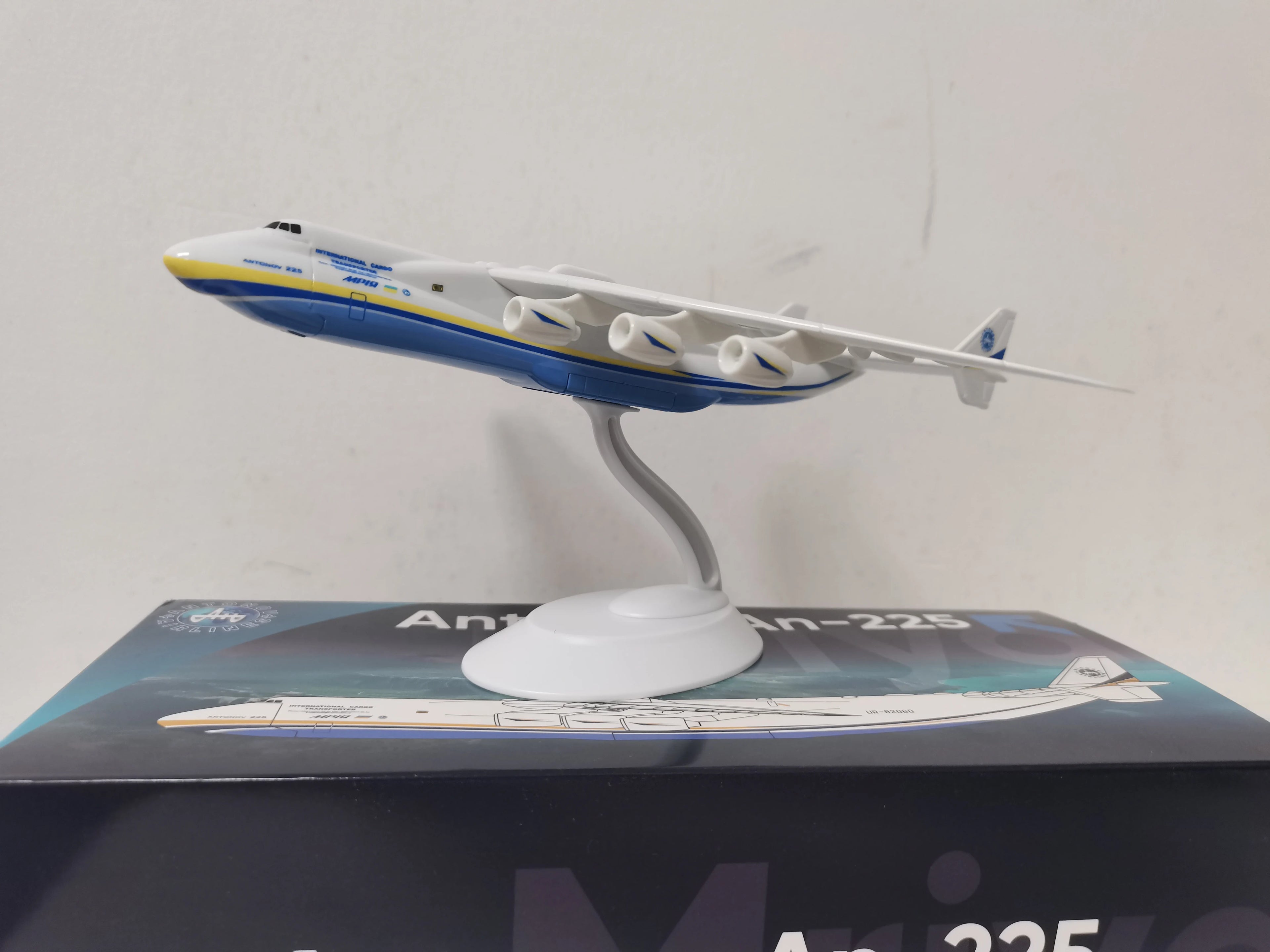 scale aircraft 21cm An-225 "Mriya" Transport Plane resin Aircraft toy Replica Model Antonov An225 Plane With Base Aviation Airpl