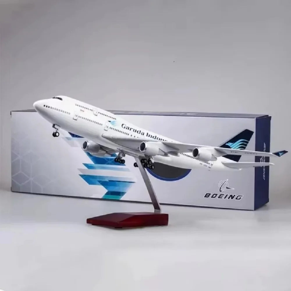 47CM Airplane model Garuda Indonesia Airline  B747 plane model With Wheel LED Light Die-casting Collection Toy planes