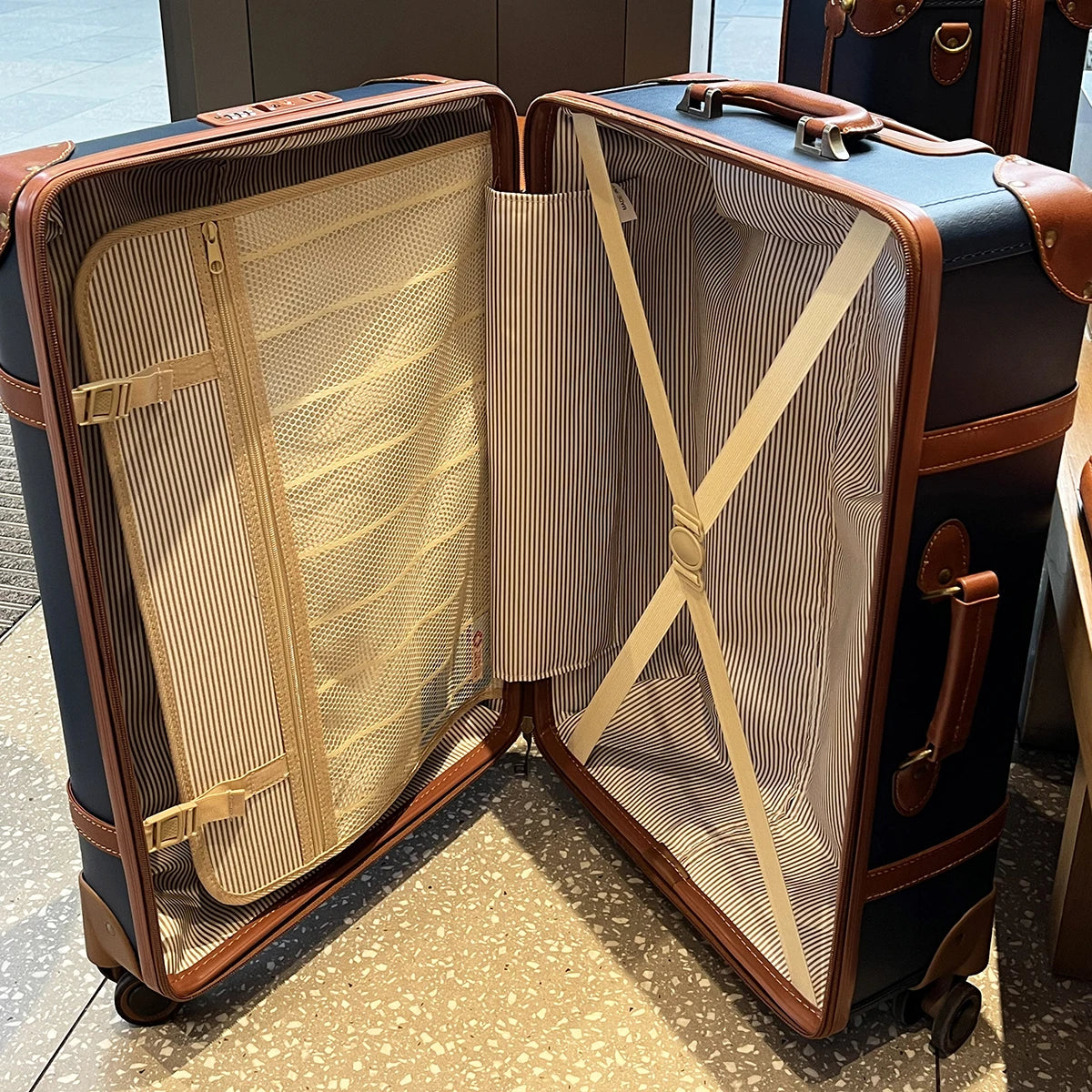 Vintage Blue Leather Business Luggage 20in Carry-On + 24in Checked Travel Suitcase Spinner Wheels TSA Lock College Style Unisex