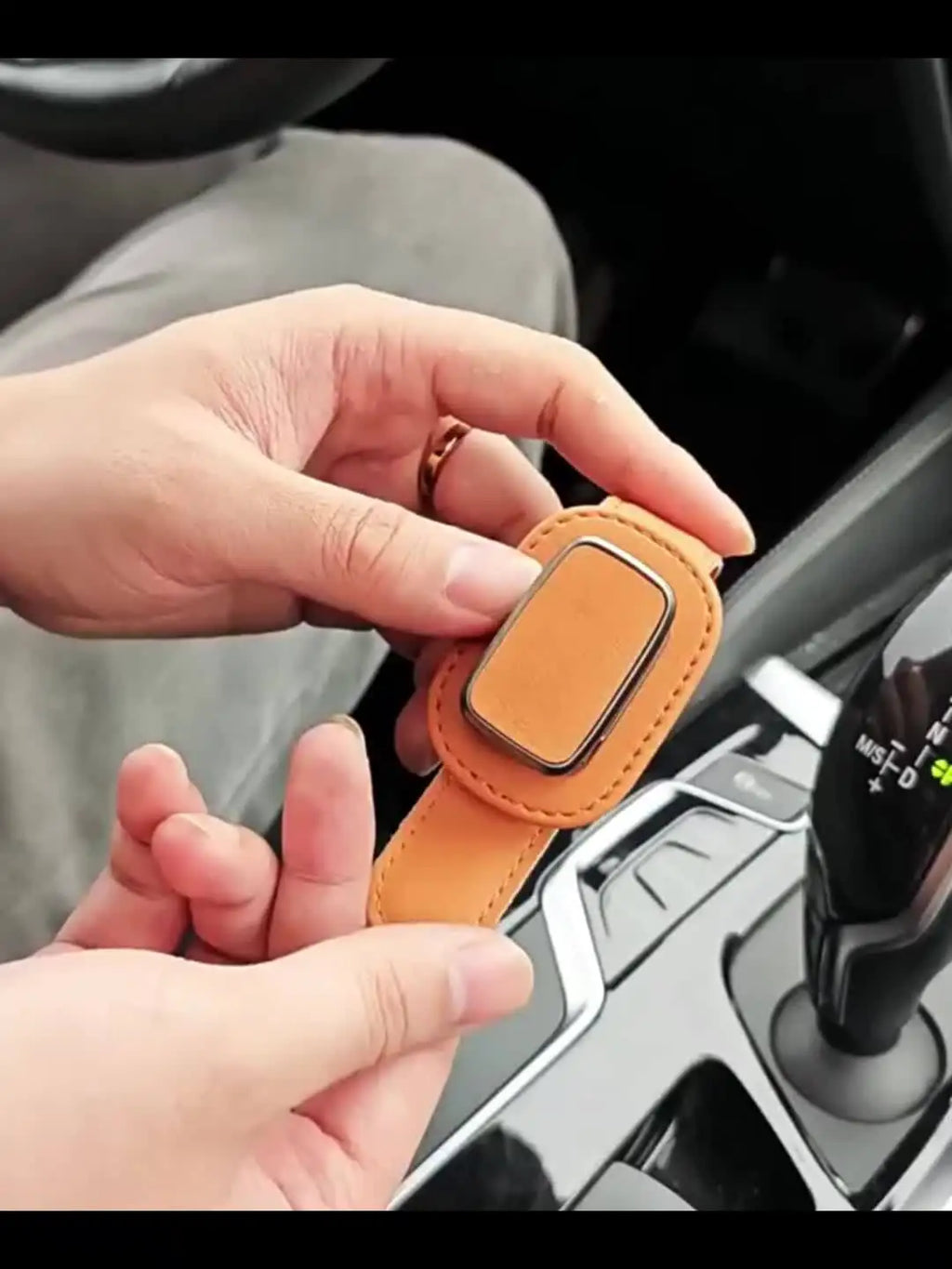 High-Quality Option Sturdy Sun Visor Clip Glasses Holder for Car Sun Visors, Glasses Hook Clip, Car Interior Sun Visor Additions