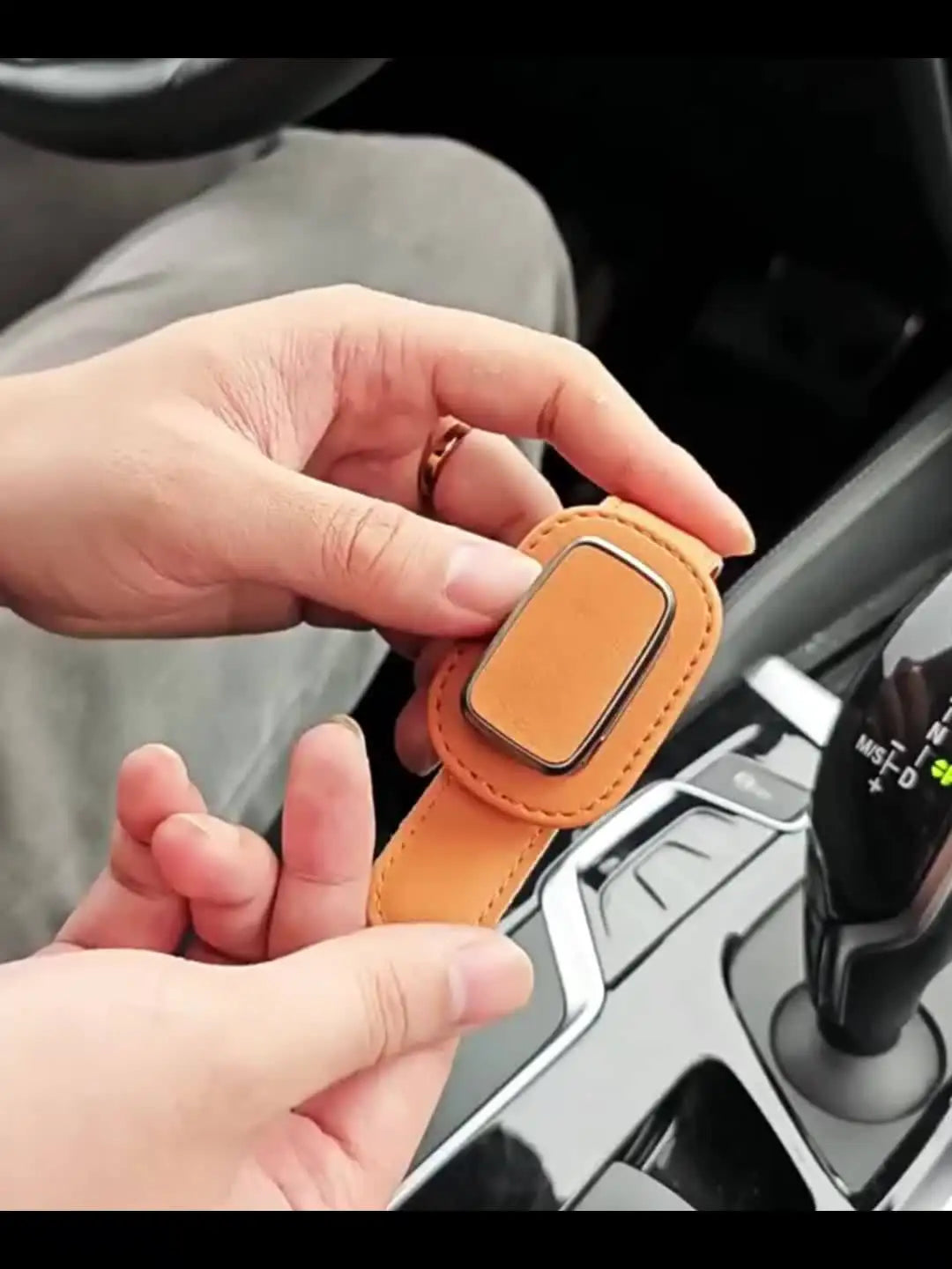 High-Quality Option Sturdy Sun Visor Clip Glasses Holder for Car Sun Visors, Glasses Hook Clip, Car Interior Sun Visor Additions
