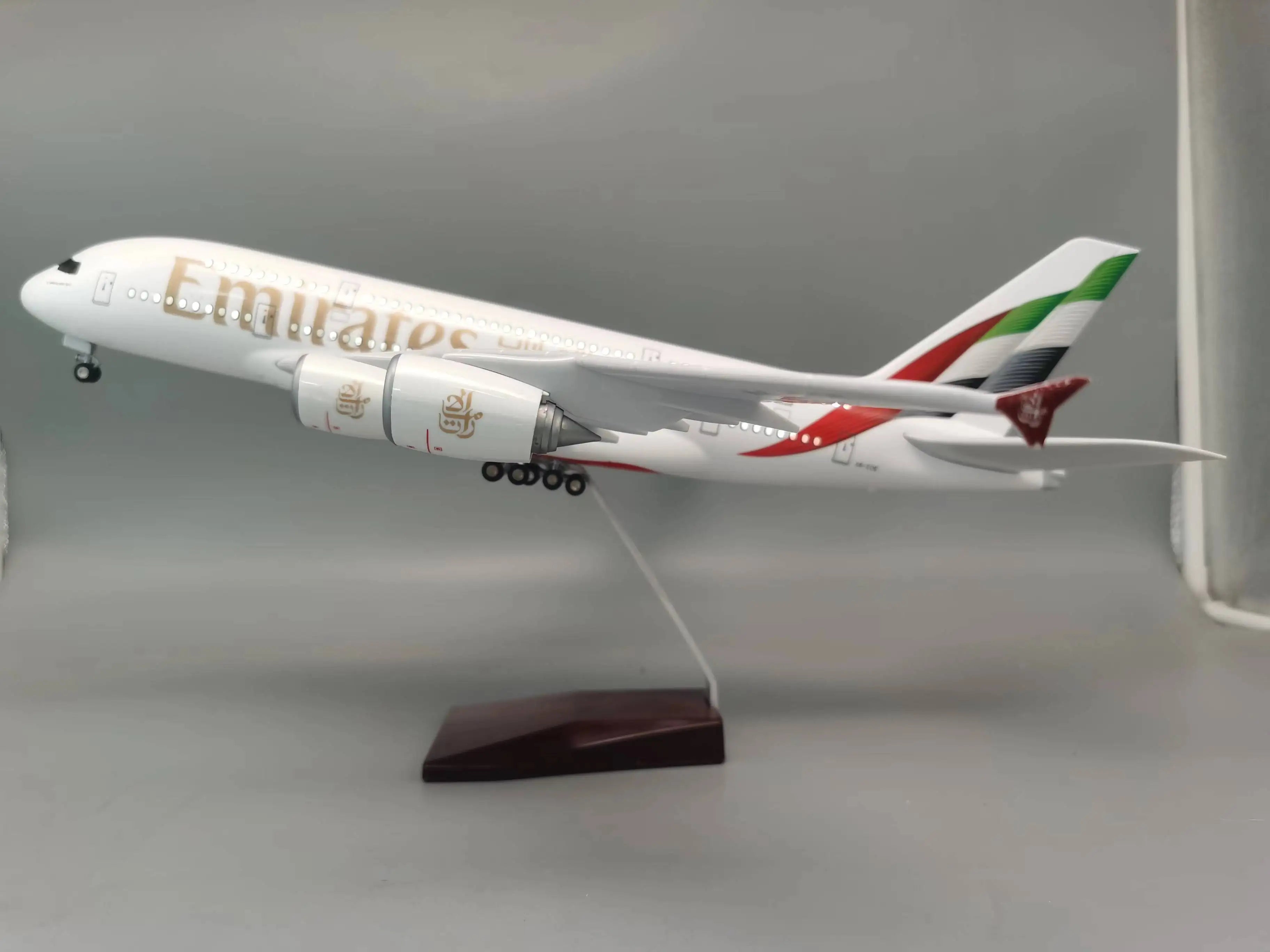47cm Airplane Model 1/160 Scale A380 New Emirates Airways Diecast Toy Planes ABS Plastic Model With Light And Wheels Collectible