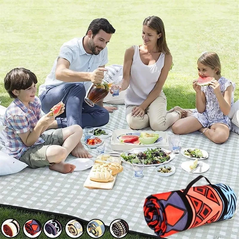Outdoor Picnic Blanket Waterproof Extra Large Camping Mat Thickness 4mm 3-Layers Beach Blanket Rolling Up Packaging Park Blanket