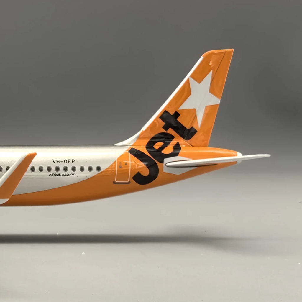 1/100 Scale 47cm 321 Aircraft A321 NEO Jetstar Airways Light Model with Landing Gear and Lights Resin Die-cast Aircraft Model