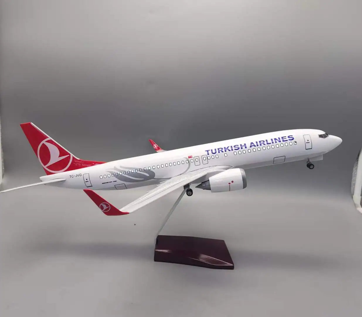 Simulated B737 Türkiye Airlines 737 Airplane Toys Model Scale 47cm Length with LED Lights Highly Simulated Resin Material for