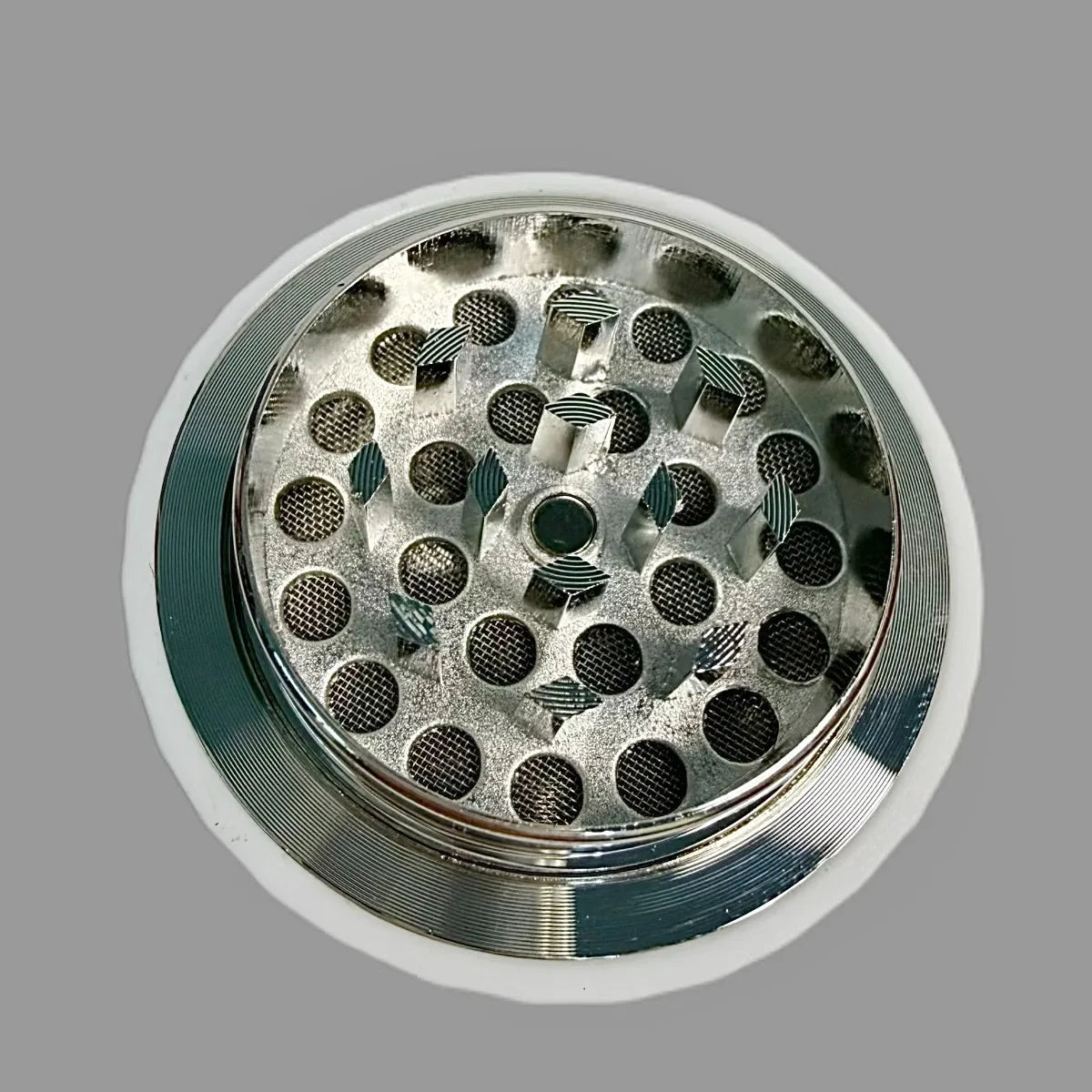 2 Inch 5cm Golf Ball 3 Layer Zinc Alloy Herb Grinder Pollen Catcher Cleaning Brush Magnetic Closure Manual Smoking Tool Gift