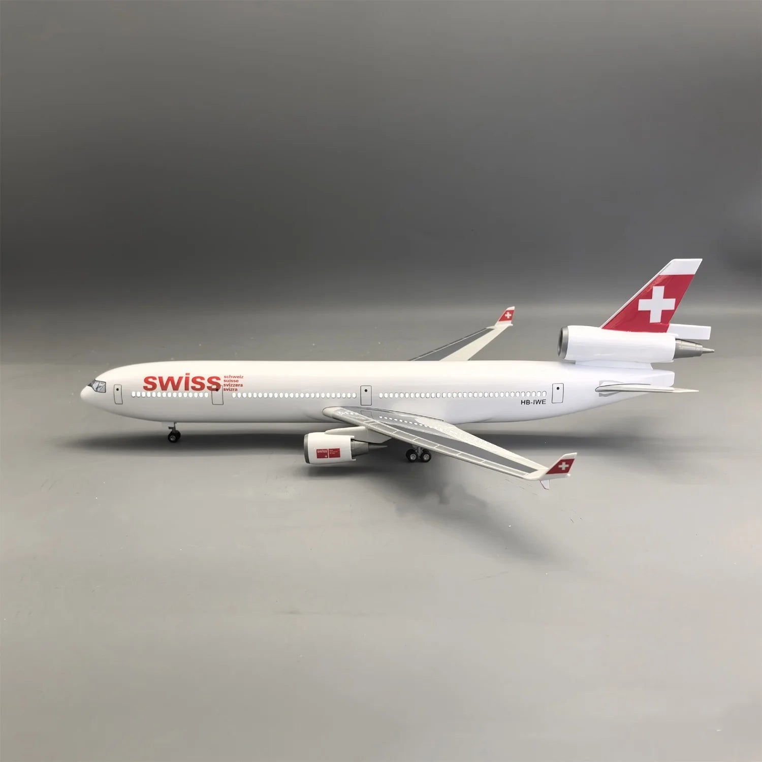 Swiss Airline MD11 Model Airplanes 1/85 Scale Plane 47CM Diecast Resin with Light Wheel Landing Gear Collection Toys for Boy