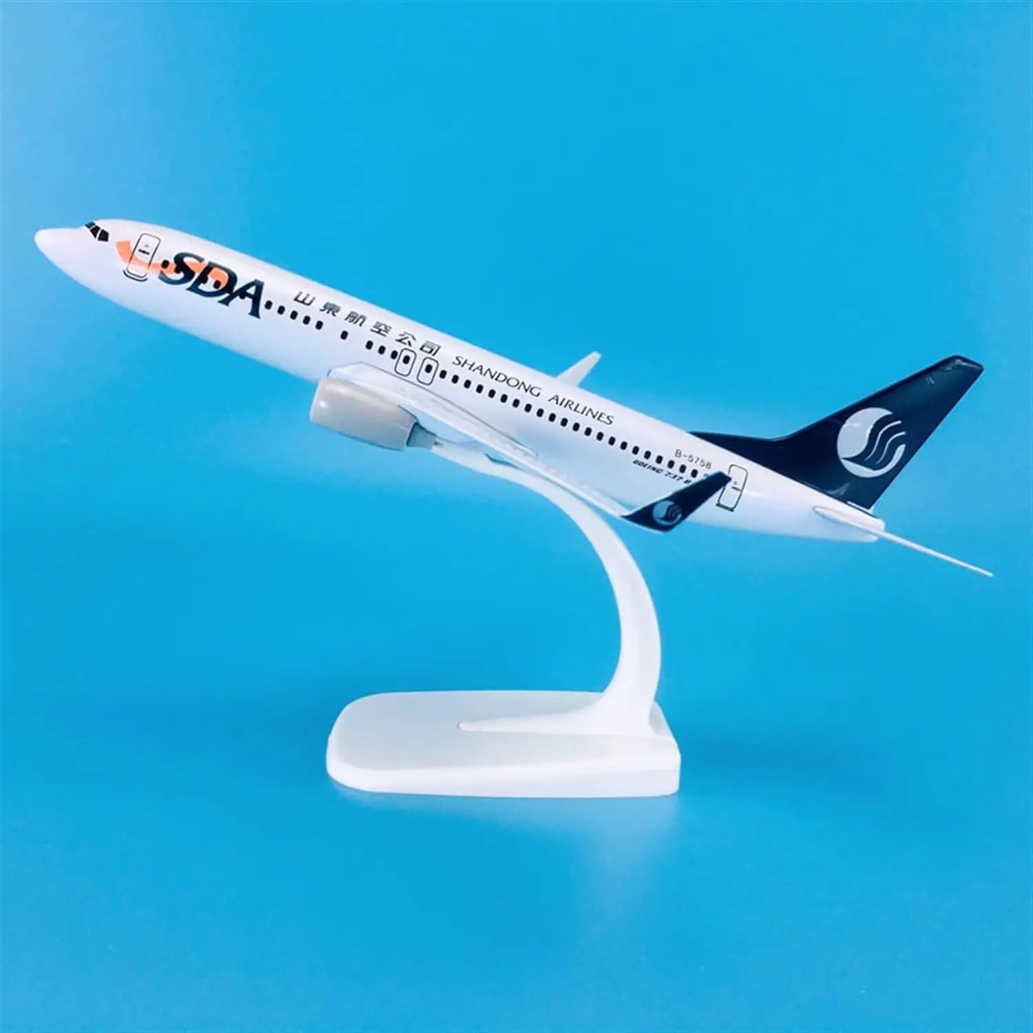 20cm Airplane Aircrafts B737 for Shandong Airlines Static Die Casting Plane Model With Landing Geal Model Plane Kit collection