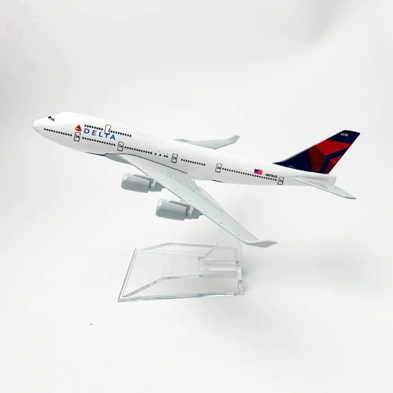 16CM delta B747 Airplane Model Replica Alloy Material Scale Aircraft Diecast 1/400 Scale Planes toys for boy Collected Gift