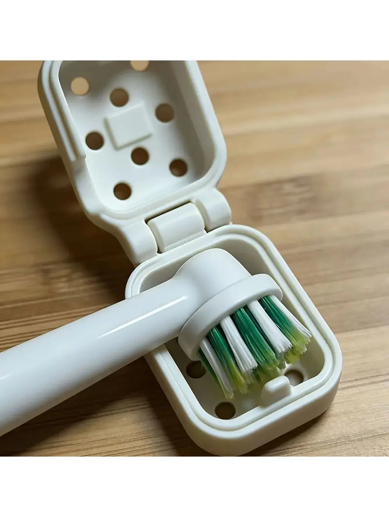 4 Randomly Colored Oral-B Electric Toothbrush Head Protective Covers, Lightweight and Essential, Suitable for Family Travel.