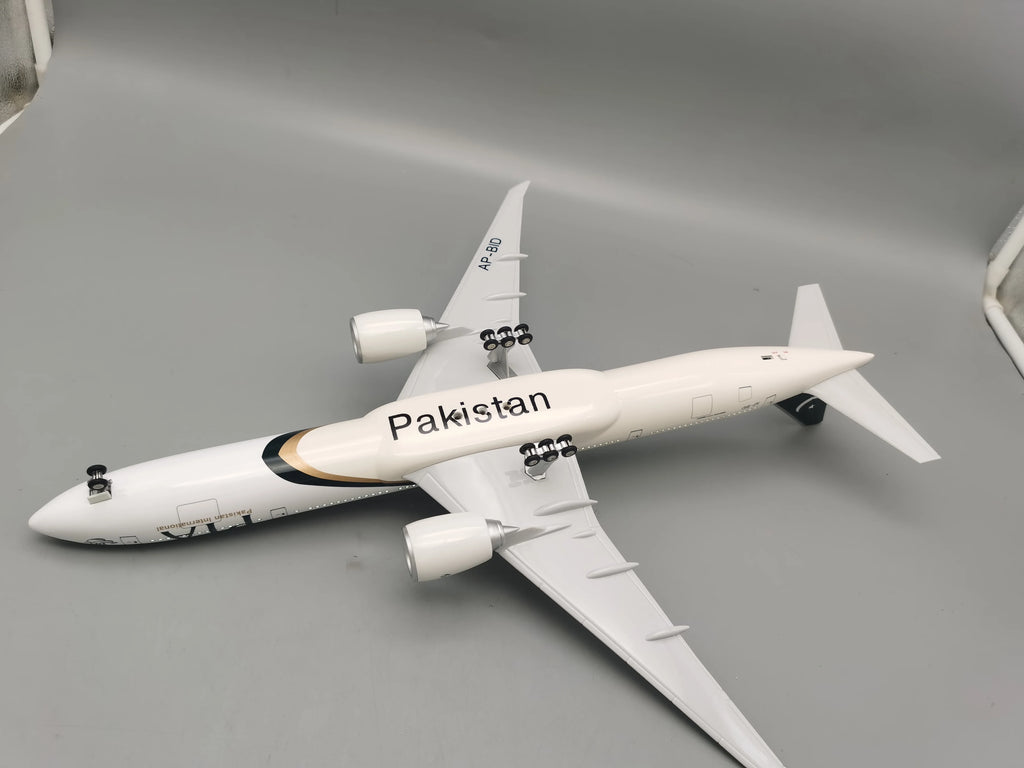 47CM 1/157 Scale B777 PIA Aircraft Model Pakistan Airlines Model Airplanes with Wheel Landing Gear Resin Miniature Plane for