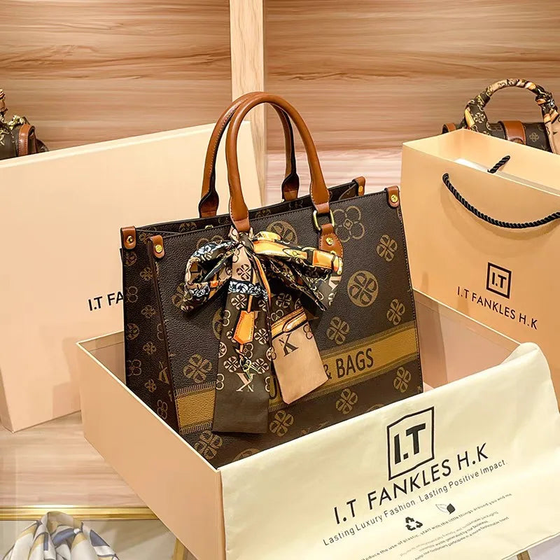 Luxury Brand Famous Designer Leather Diaper Bags For Women Elegant Classic Large Capacity Minimalist Shoulder Bag Paris