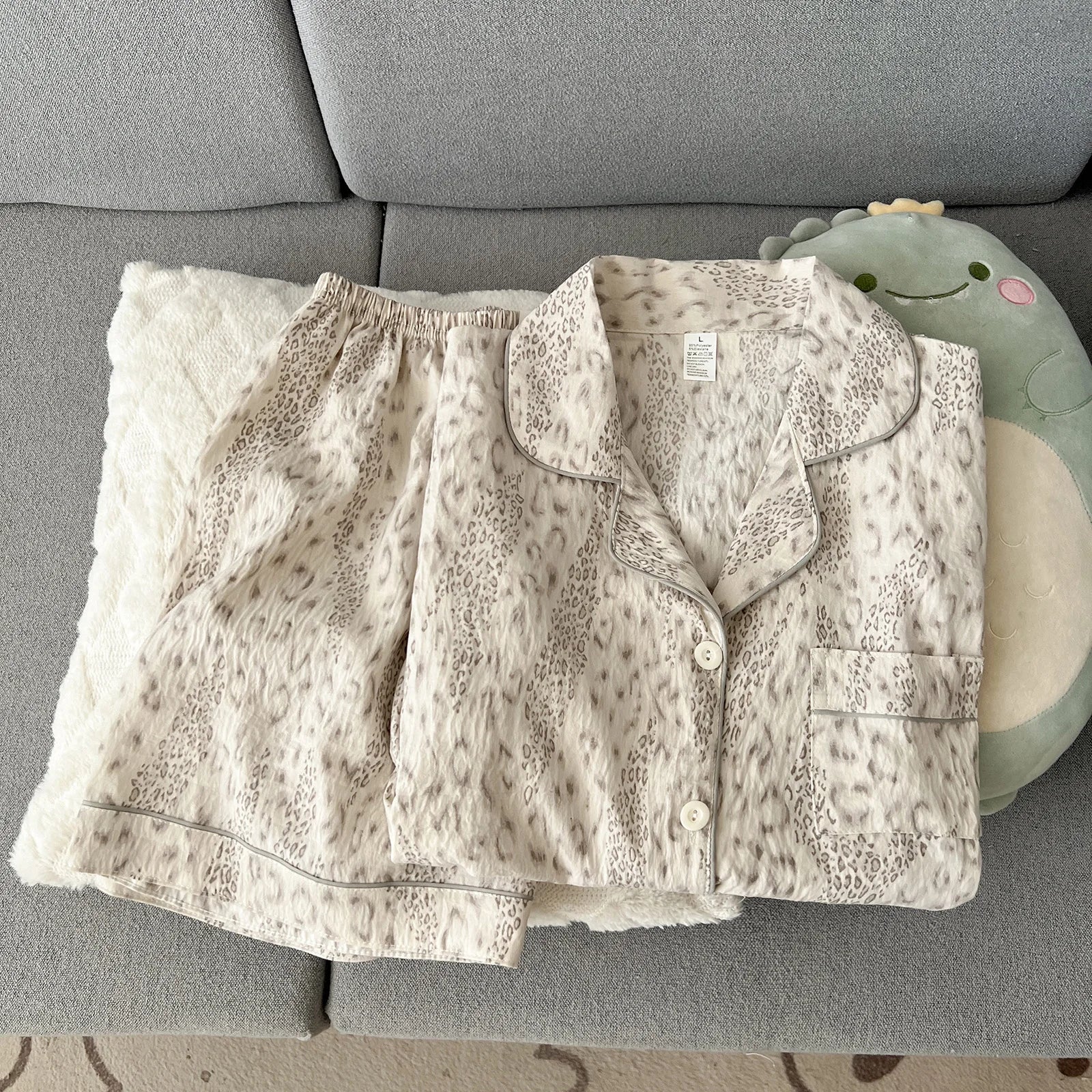 Women's Summer Thin Pajamas with Leopard Print Pattern, Short-Sleeved Shorts, Sweet and Cute, Can Be Worn Outside in Summer, Two-Piece Home Wear Set