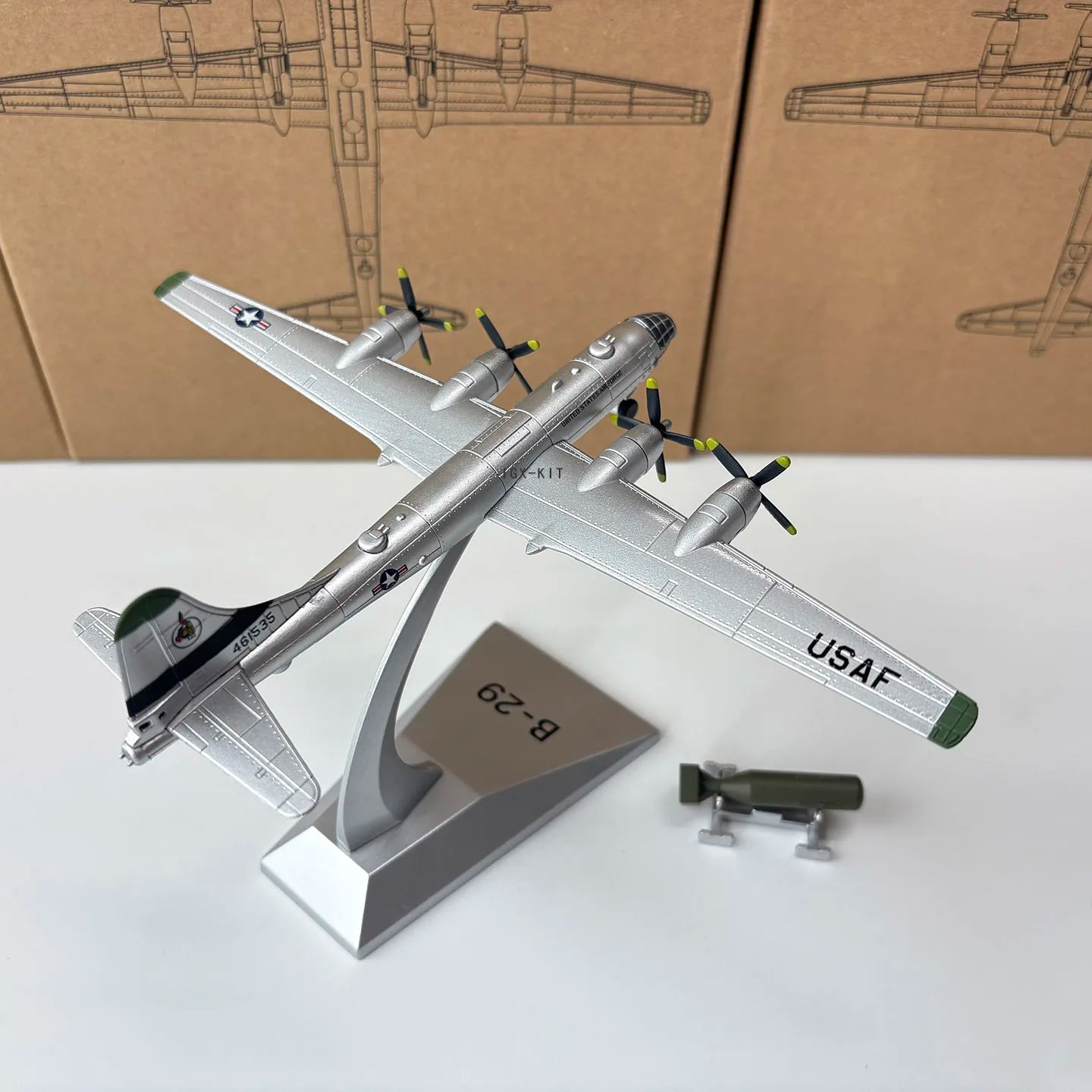 Diecast Scale 1:200  US B-29 Airborne Fortress B29 Heavy Bomber Alloy Finished Static Flight Model Decoration Display Ornament