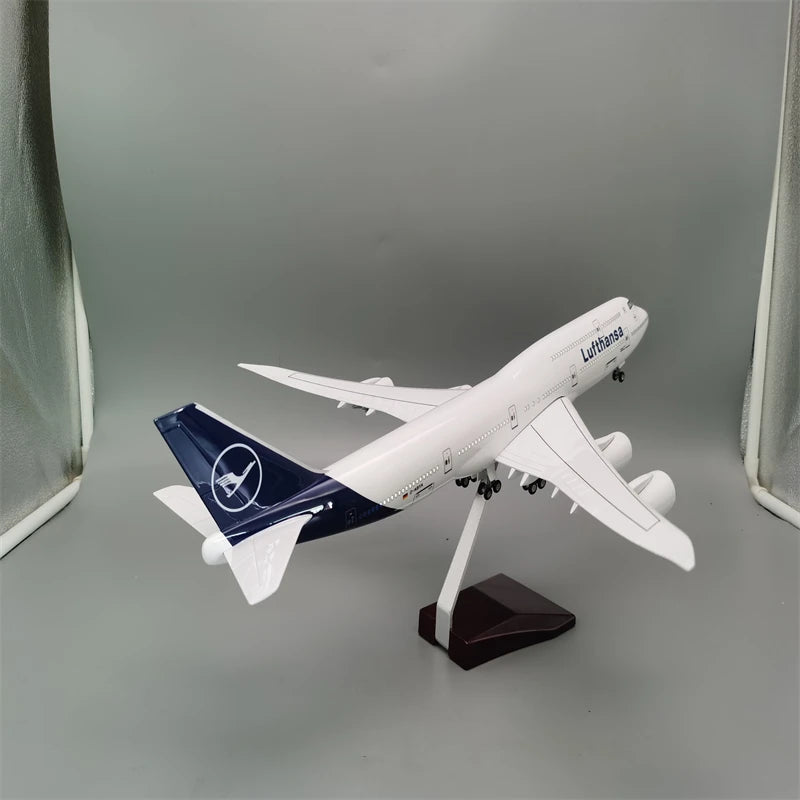 New Lufthansa B747 47cm 1/150 Scale Model Airplane Model Plane Toy Plane Die-cast Resin Plane Model With Landing Geal Decoration