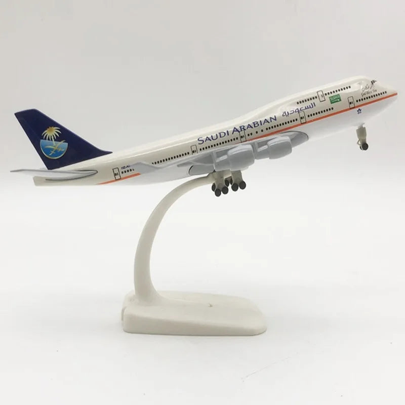20cm Boeing 747 Die-Cast Alloy Metal Airplane Model Saudi Arabian Airlines B747 Diecast Toy with Landing Gear for Hobby Series
