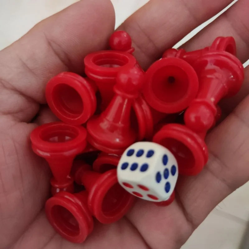1 Set = 16 Pieces of Plastic Chess Pieces + 1 Piece of 16mm Dot Dice for Board Game Accessories