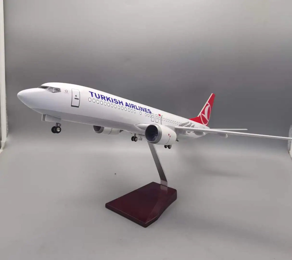 Simulated B737 Türkiye Airlines 737 Airplane Toys Model Scale 47cm Length with LED Lights Highly Simulated Resin Material for