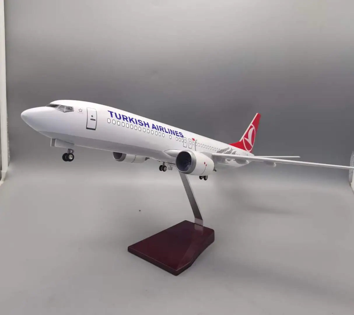 Simulated B737 Türkiye Airlines 737 Airplane Toys Model Scale 47cm Length with LED Lights Highly Simulated Resin Material for