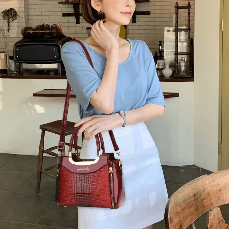 Fashionable Lady's Crocodile-pattern Embossed Shoulder Bag, with A Lightweight Cross-body Design, High-quality Handbag
