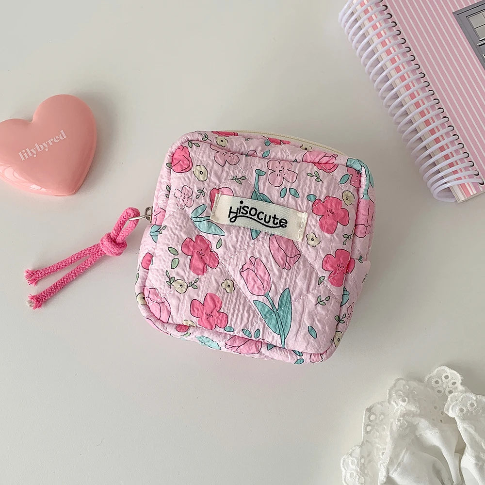 Hot Selling Fashion Flower Quilted Mini Square Storage Bag Makeup Bag Cute Girl Headphone Bag Zero Wallet Women Accessories Bag