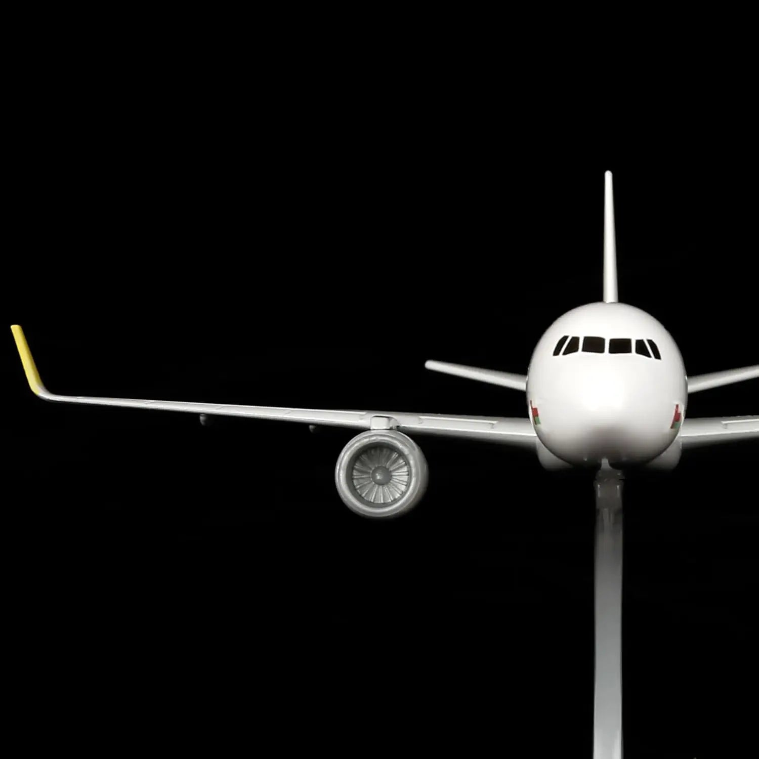 1/400 Scale 16cm Salam A320 Diecast Metal Airplane Model Toy Kits with Stand Alloy 747 Plane Model for Aviation Enthusiasts Gift