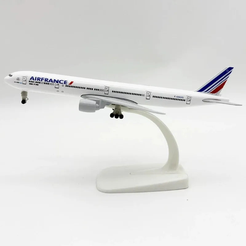 1/400 Scale 20CM Alloy Antonov An-225 "Mriya" A380 330 747 777 Airplane Diecast Model Child Toy For Gift Collectible Miniatures