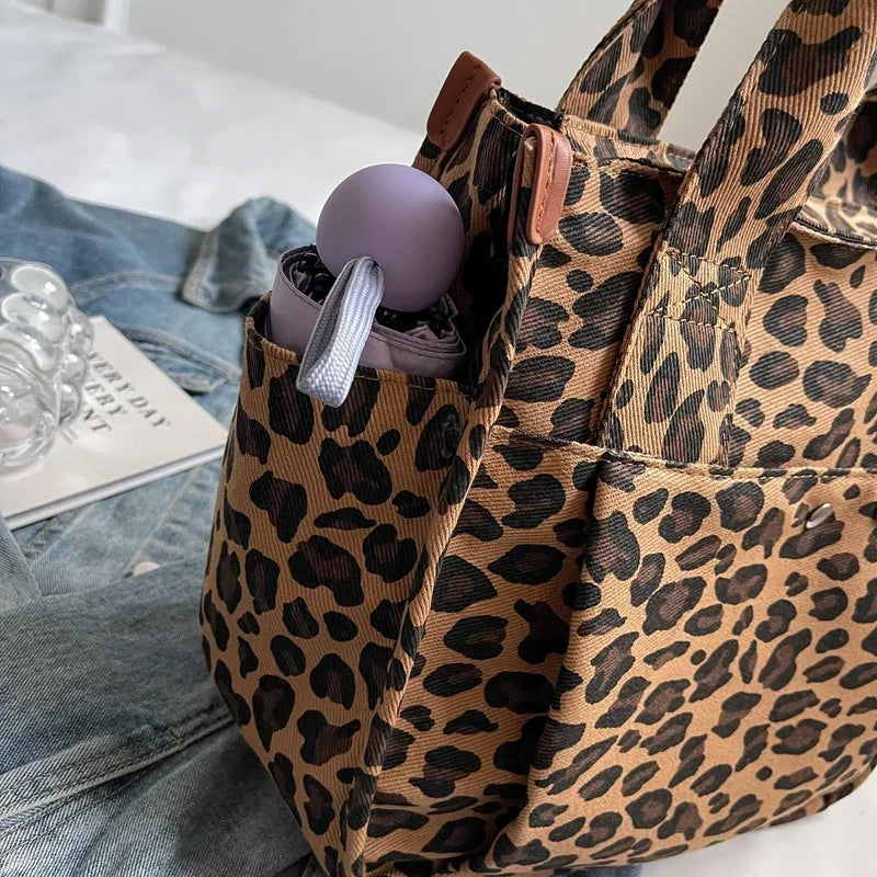 Zipper Leopard Pattern Nylon Women's Shoulder Bag 2026 Hot Sale Large Capacity Tote Bags Fashionable Leopard Print Shoulder Bag